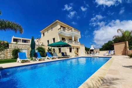 A beautiful detached villa with private pool and stunning mountain views &#8211; VMK