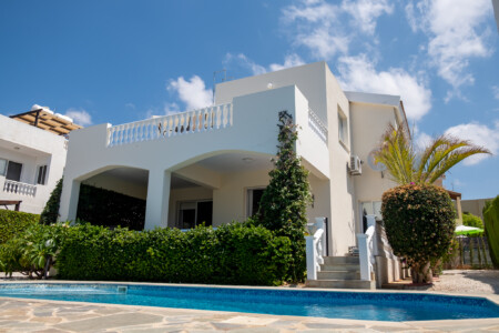 A stunning 3-bedroom Villa with sea and mountain views &#8211; VAN
