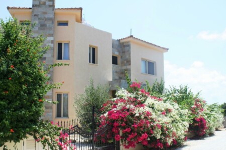 A fabulous 4-bedroom Detached Villa with large private pool &#8211; LGV